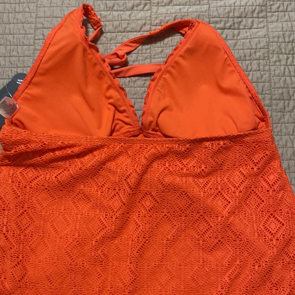 Halter top with removable breast pads - Picture 3 of 4